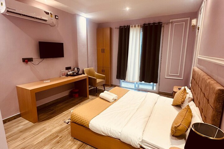 Room 8 of 8