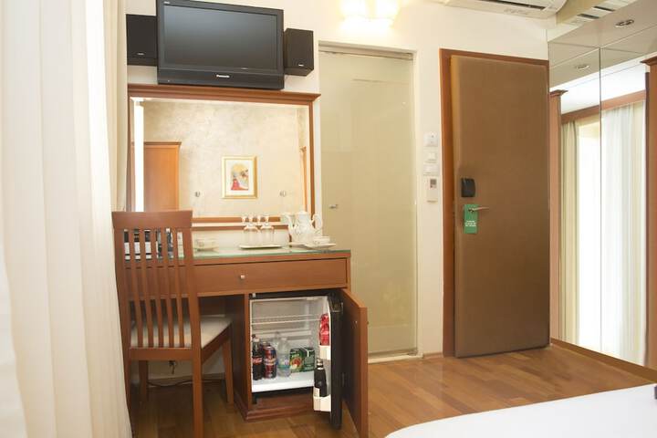 Room 22 of 76