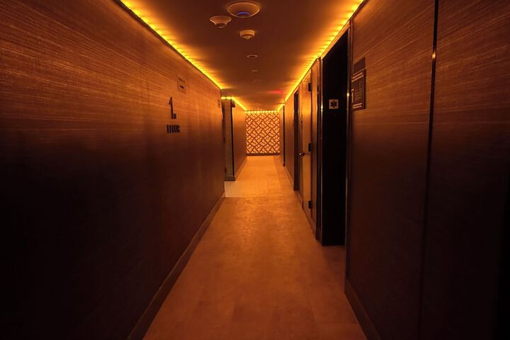 Ballroom/Hall 19 of 20