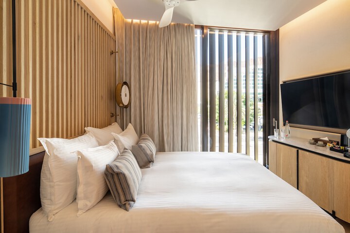 Room 34 of 105