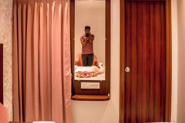 Room 12 of 76