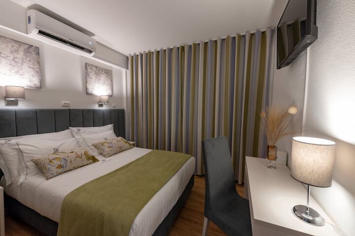 Room 48 of 79