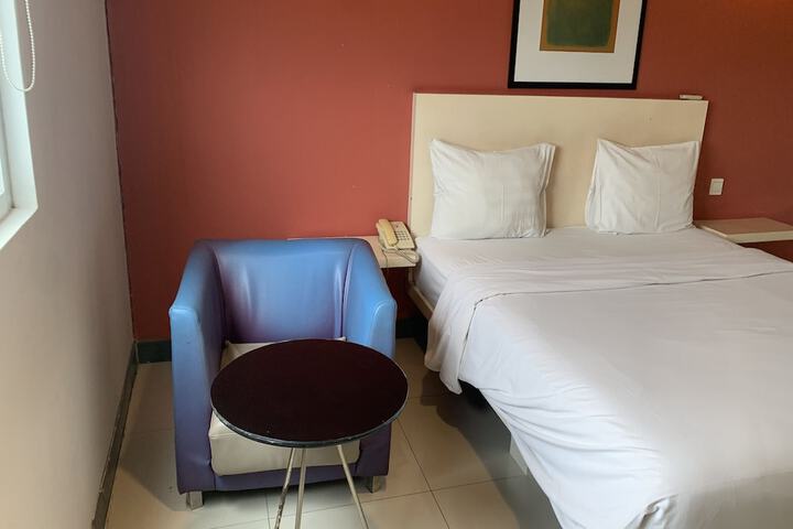 Room 15 of 50