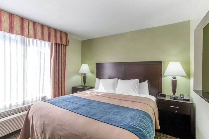 1 King Bed (22 of 33)