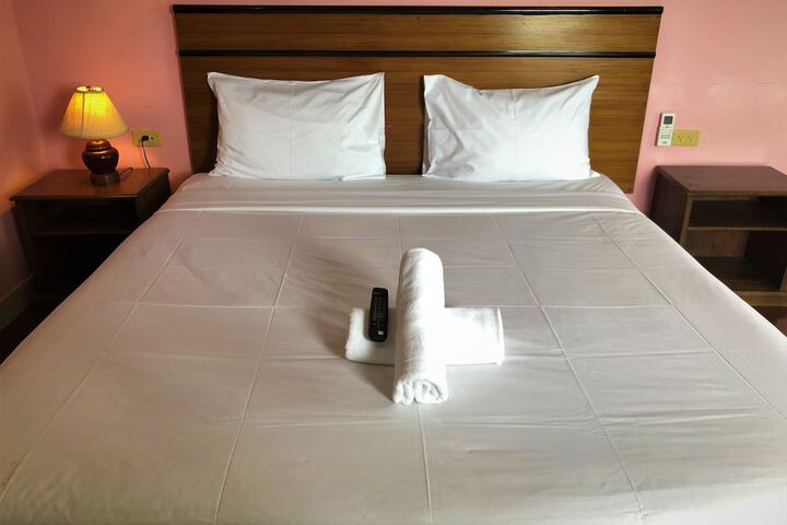 Room 5 of 32