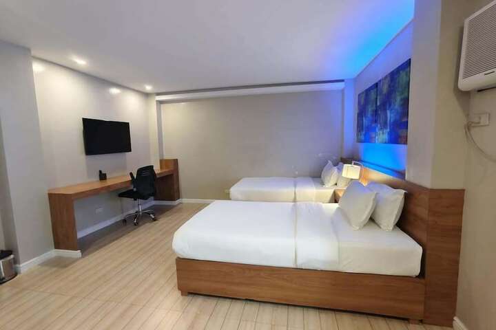 Room 25 of 32