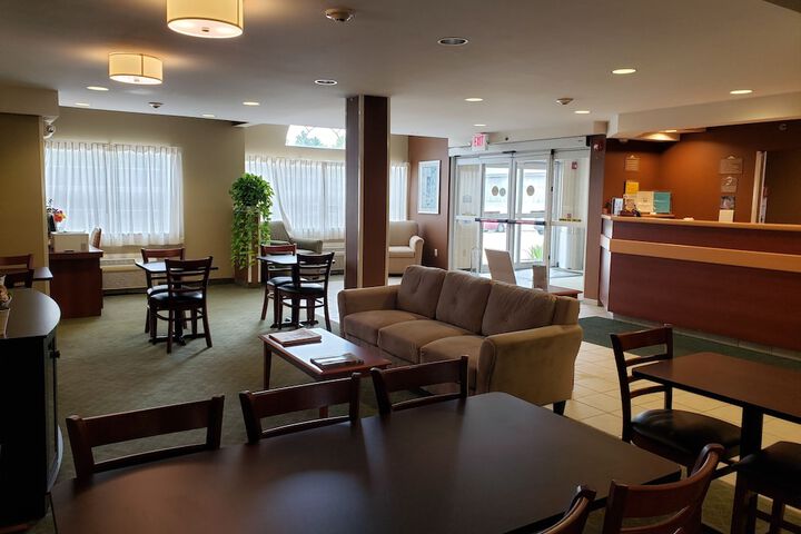Lobby lounge