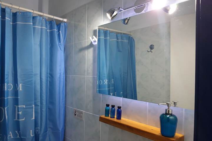 Room 28 of 76
