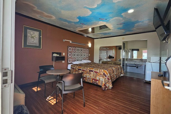 Room 3 of 25
