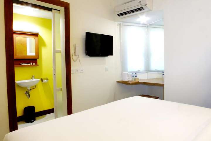 Room 13 of 28