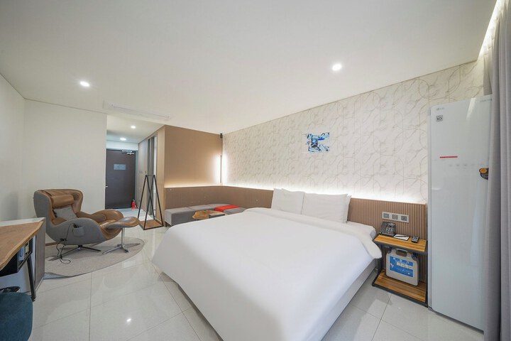 Room 16 of 83