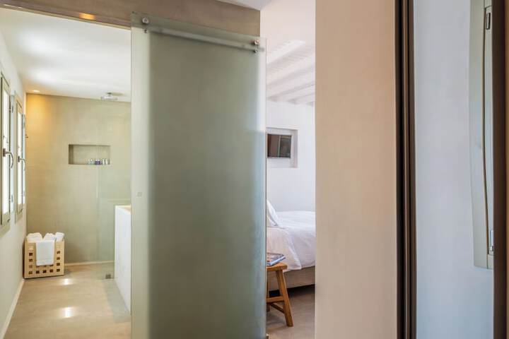 Room 28 of 186