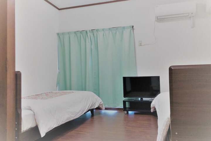 Room 18 of 80
