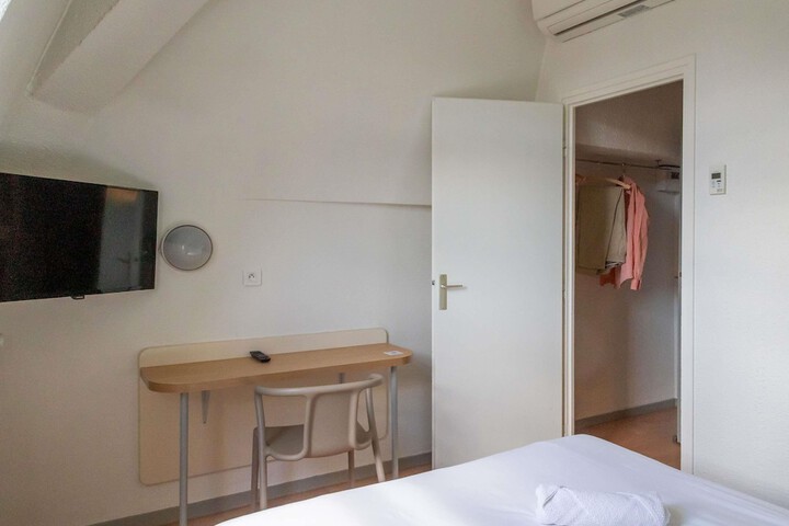 Room 25 of 61