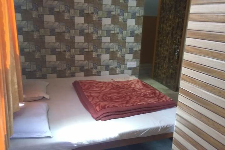 Room 9 of 36