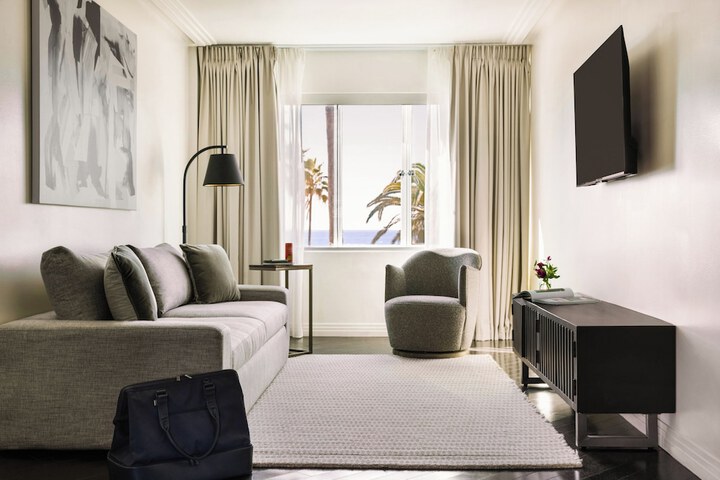 Room 3 of 17