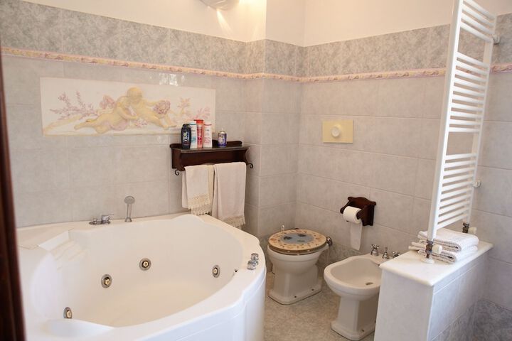 Room 15 of 25