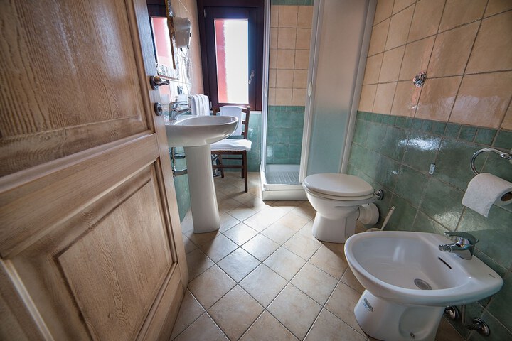 Room 7 of 24