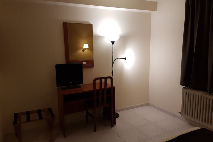 Room 25 of 53