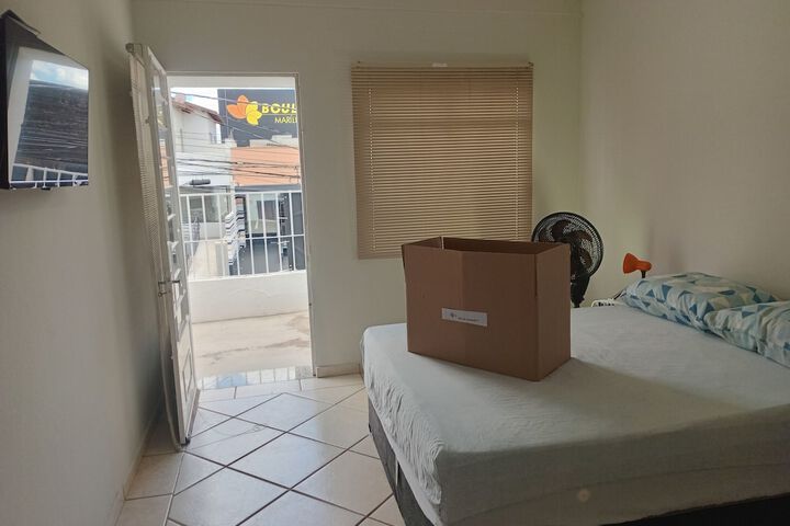 Room 9 of 28