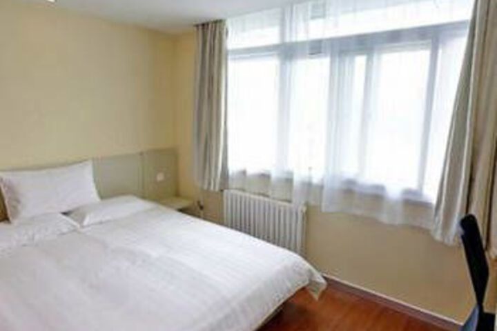 Room 13 of 18