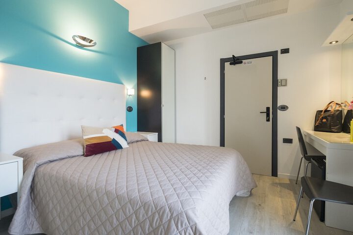 Room 17 of 37