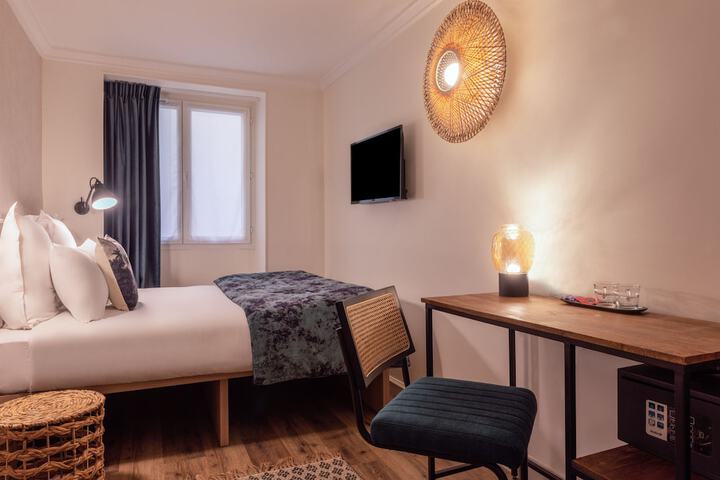 Room 17 of 35