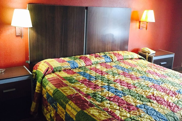Room 8 of 27