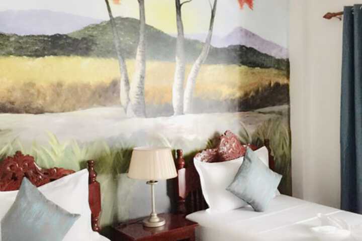 Room 5 of 16