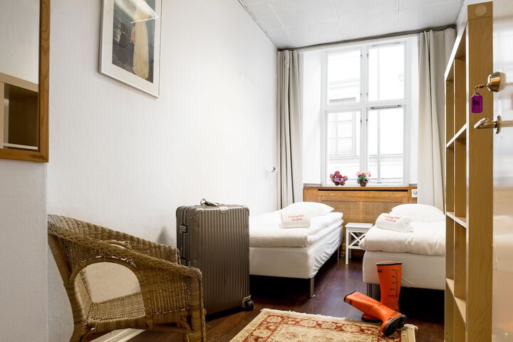 Room 5 of 32