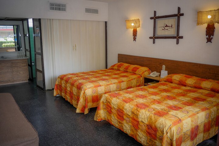 Room 4 of 33