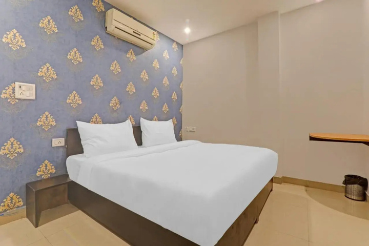 Room 4 of 5