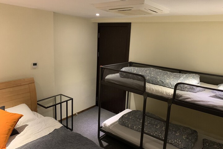Room 10 of 48