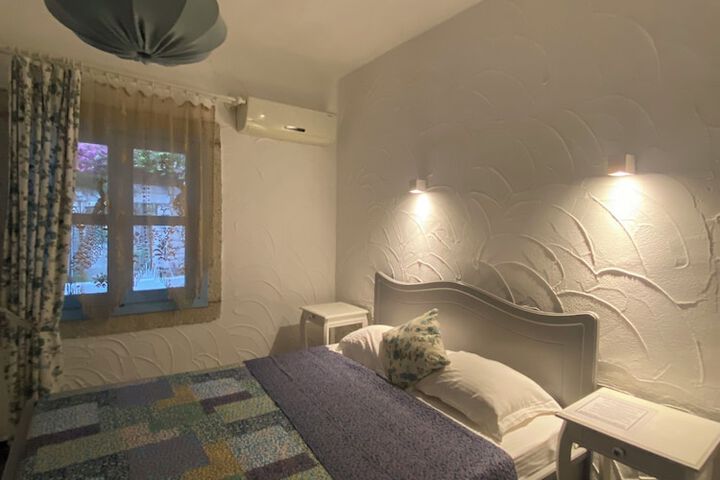Room 8 of 48
