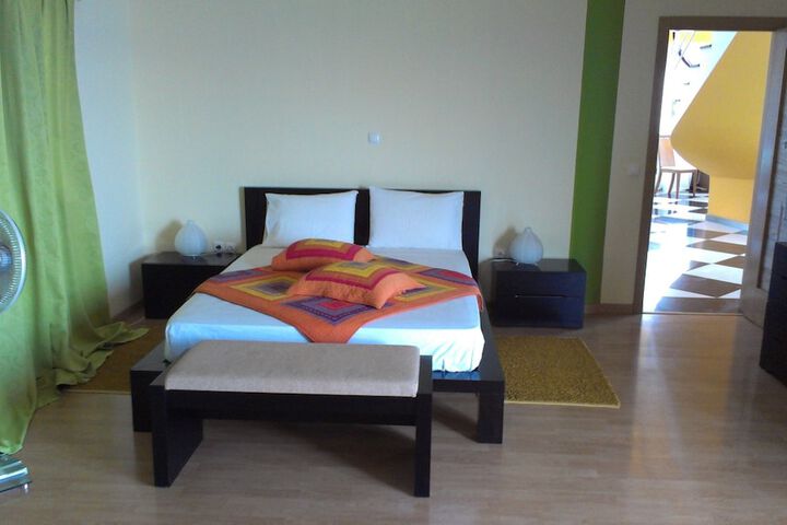 Room 5 of 18