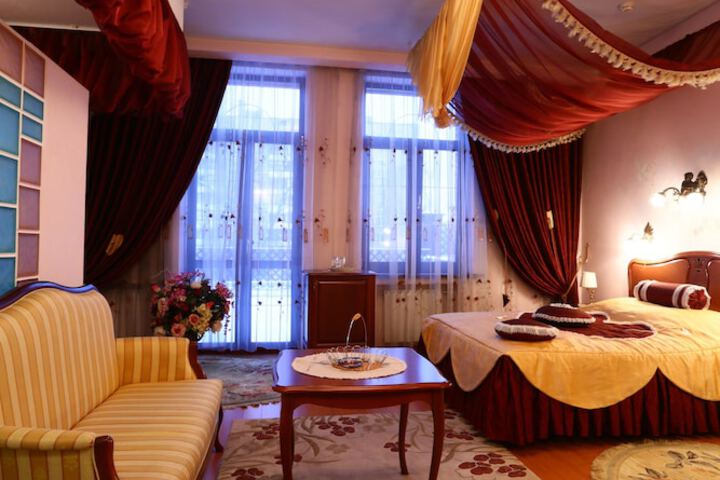 Room 19 of 33