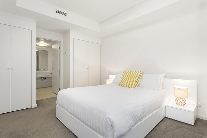 Room 4 of 148