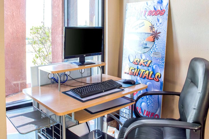 Business Center 45 of 48