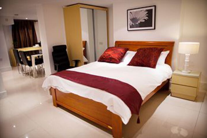 Hotel Suite Photo