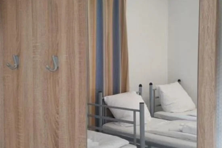Room 4 of 20