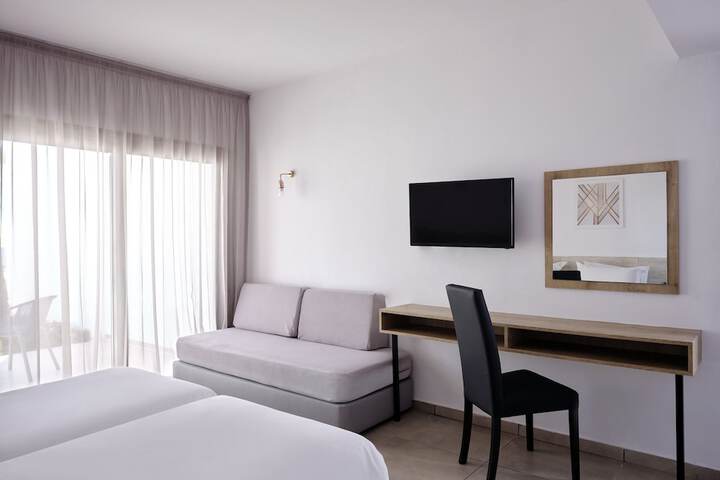 Room 13 of 35