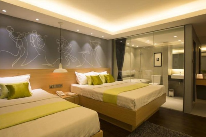 Room 6 of 30