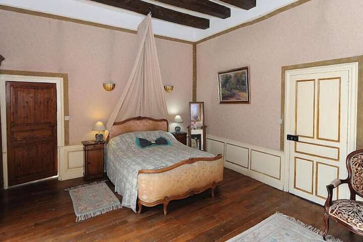 Room 10 of 53