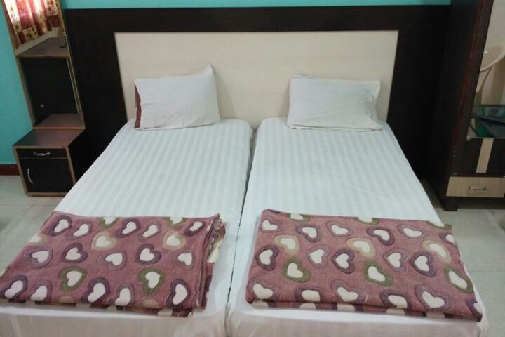 Room 5 of 11
