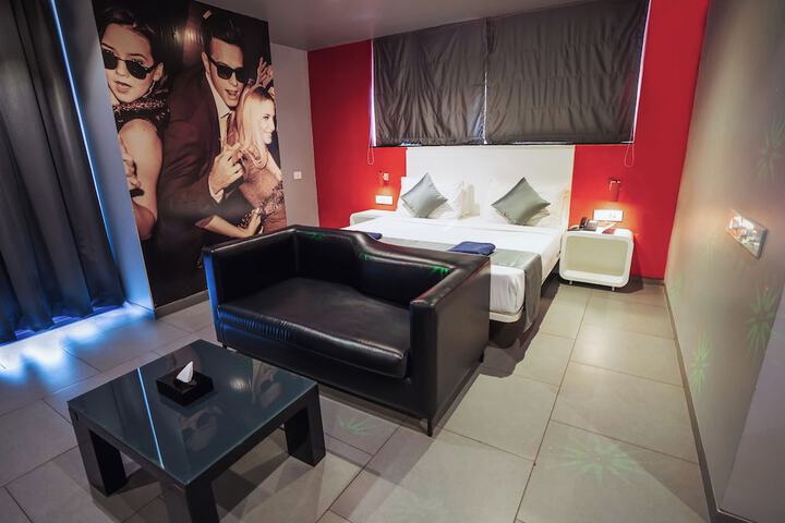 Room 21 of 46