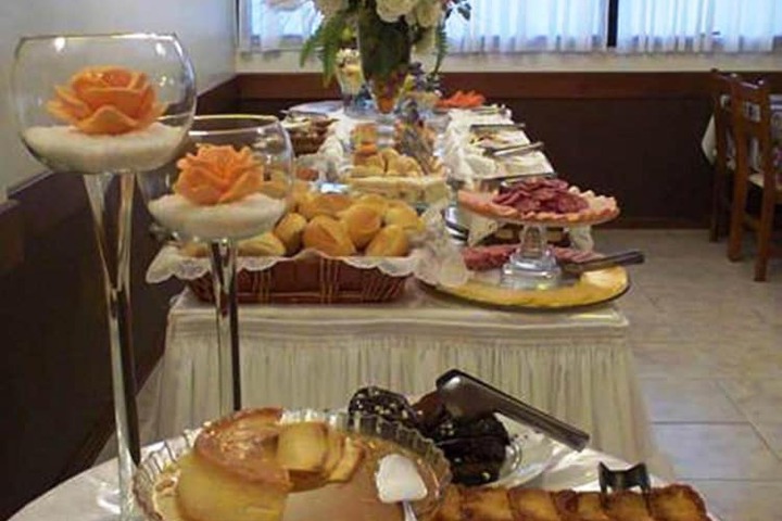 Dining 40 of 64