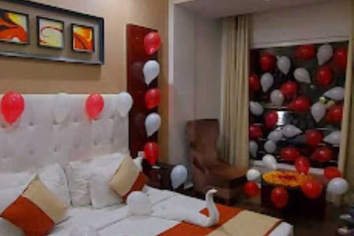 Room 5 of 8