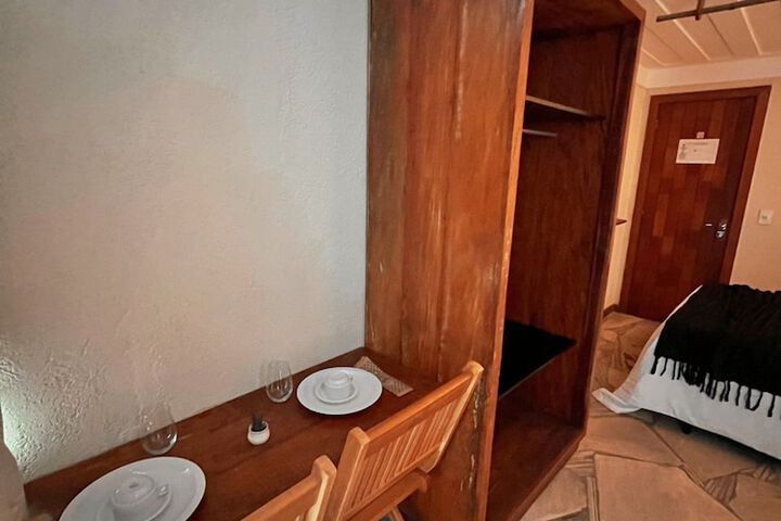 Room 25 of 189