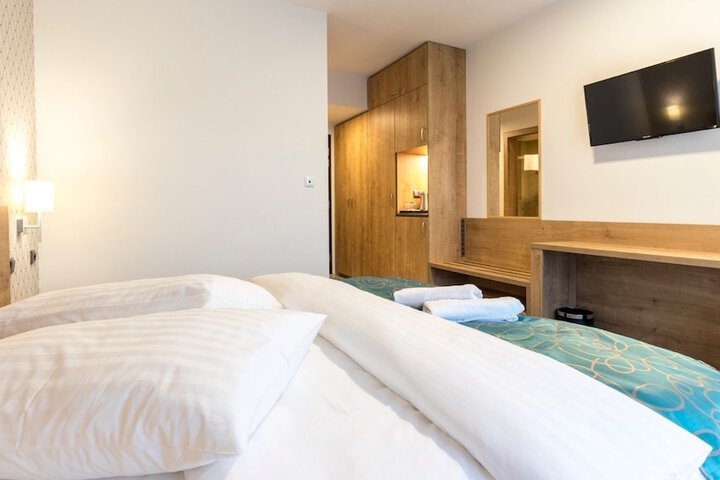 Room 5 of 35