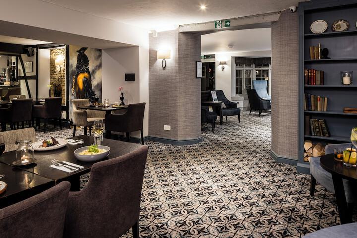 Lounge 58 of 75